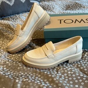 TOMS Women's Cara Lught Ssnd Loafers size 8 in box